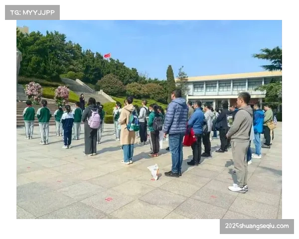 文化侧记：热那亚主场赛前为当地洪灾遇难者举行默哀仪式